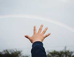 P. Henkel Header Kinderhand Spende 2024 Hospiz Balthasar