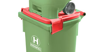 P. Henkel UN-BOXX gestapelt mit montierten Rädern